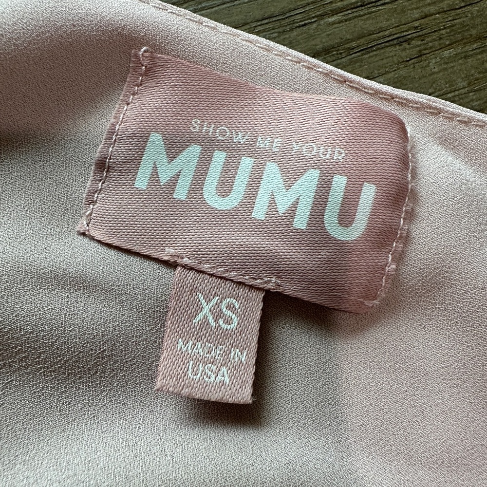 Show me your Mumu Jasmine Maxi in Champagne Luxe Satin Size XS - Picture 5 of 9